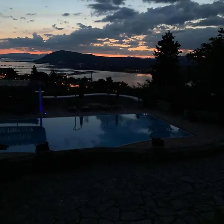 Kolonialvilla Am Alten Olivenhain Mit Swimmingpool * Lygia (Lefkada)